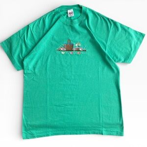 Vintage Anvil Green Single Stitch Cotton Embroidered Flowers Baskets Tee T-Shirt